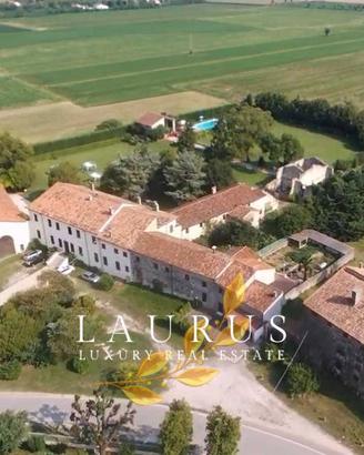 Villa di 4000 m² con più di 5 locali e box auto do