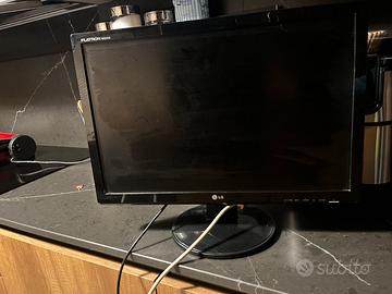 monitor LG w2242s