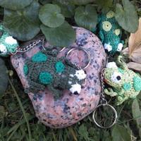 Portachiavi rana ad uncinetto