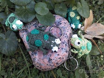 Portachiavi rana ad uncinetto