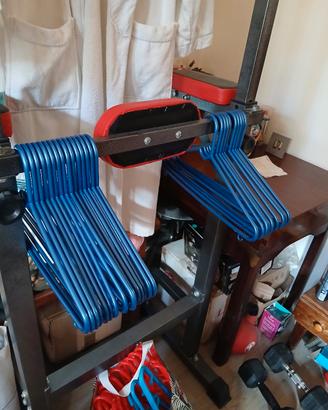 Appendi abiti blu in plastica