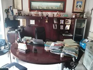 STUDIO COMPLETO DI SEDIA PADRONALE E 4 POLTRONCINE