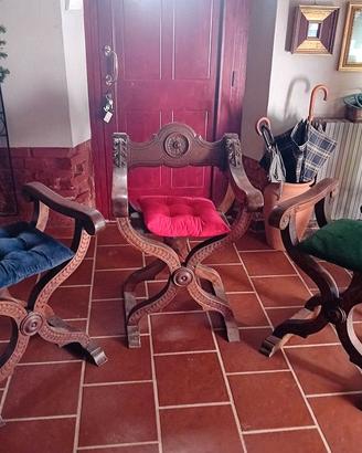 Tris Sedie Medievali