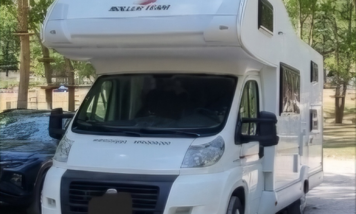 Camper mansardato 7 posti letto - 6 in marcia