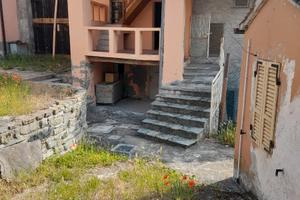 Casetta indipendente con portico e posto auto