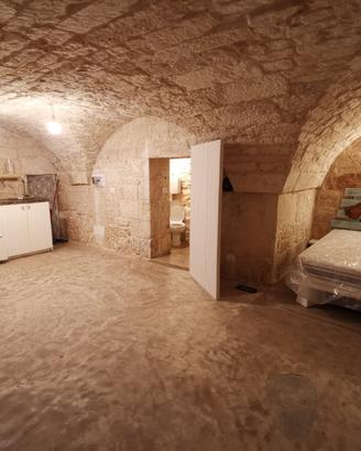 Deposito Interamente Ristrutturato ad Ostuni