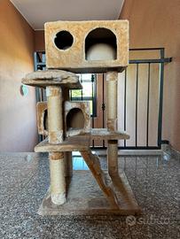 Albero tiragraffi per gatti usato