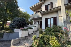 VILLA A SCHIERA A PESSANO CON BORNAGO