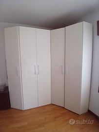 Armadio ad angolo bianco
