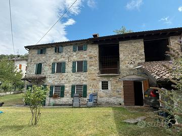 Casolare con giardino