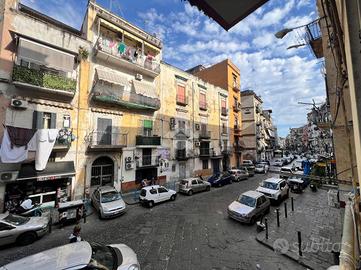 NEGOZIO A NAPOLI