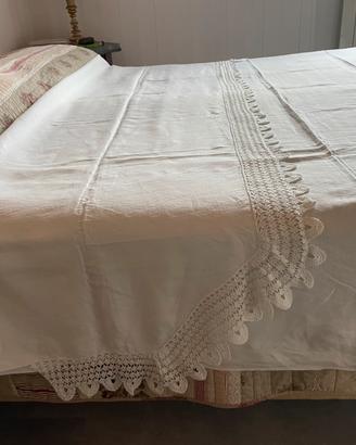 Due lenzuoli centenari cotone e lino pizzo a mano
