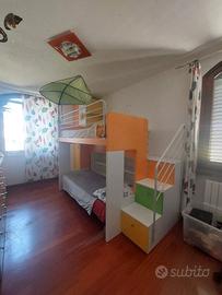 Cameretta bambini con letto soppalcato