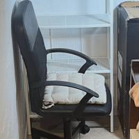 Sedia ufficio IKEA nera girevole con ruote