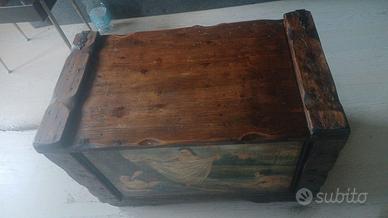 Baule in legno antico