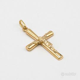 Ciondolo in oro giallo 9 kt “Crocifisso” S.22