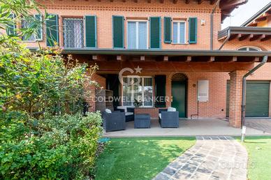 Villa di 179 m² con più di 5 locali e box auto dop