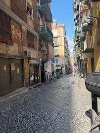 2 LOCALI A NAPOLI