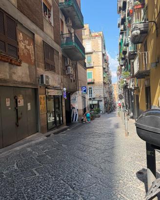 2 LOCALI A NAPOLI
