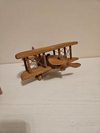 Aereo biplano in legno
