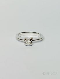 Anello oro 18 kt e brillante ct.0.22 Salvini (P)