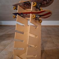 skateboard rack /porta skateboard fatto a mano