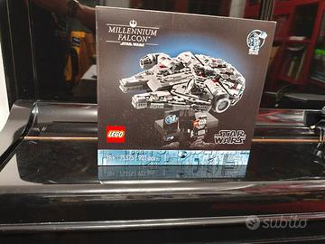 Lego set Millennium Falcon 75375