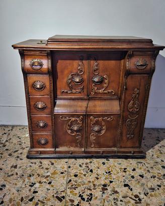 Macchina da cucire con mobile in legno