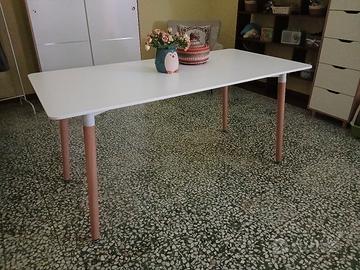 Tavolo grande, designer moderno