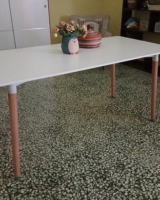 Tavolo grande, designer moderno
