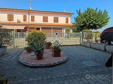 VILLA A SCHIERA A BUDRIO