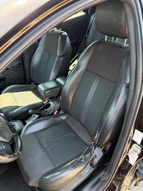 Tappezzeria cuciture rosse Alfa Romeo Giulietta