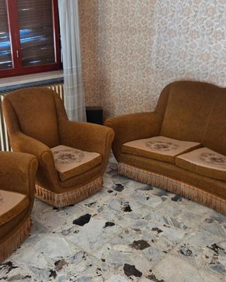 Salotto vintage: divano 3 posti + 2 poltrone