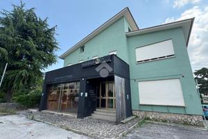 NEGOZIO A CAERANO DI SAN MARCO