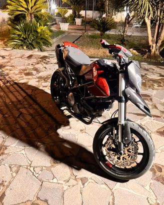 Ducati hypermotard 796
