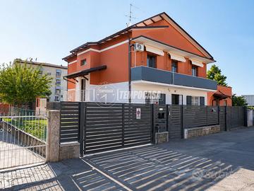 Quadrilocale con ingresso indipendente, giardino p
