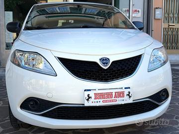 Lancia Ypsilon 1.2 69 CV 5P Gold UCONNECT Blue&Me