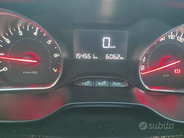 automobile pegeout 208