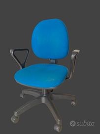 Sedia da ufficio girevole con braccioli e ruote