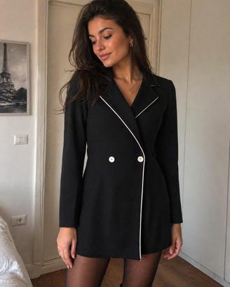 abito modello blazer nero con pantaloncino 