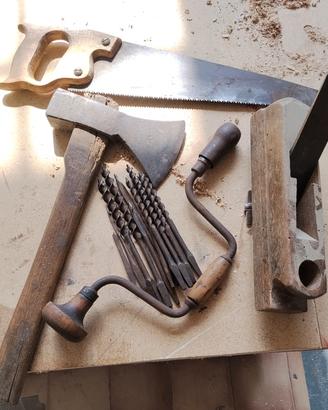 Attrezzi antichi falegname 