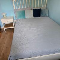 Letto matrimoniale materasso e comodino ikea