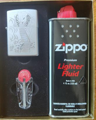 Zippo original Cobra inciso + kit