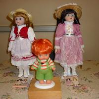 Bambolotto Furga + bambole porcellana Heritage