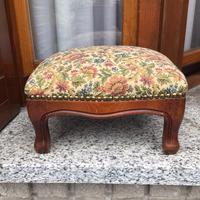 Pouf in legno e gobelin