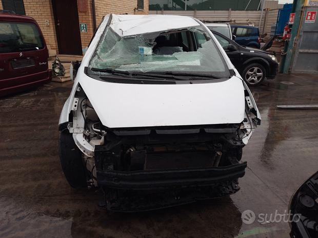 Kia venga 1.4 b/gpl - anno 2014 - per ricambi
