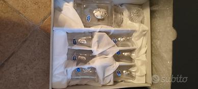 bottiglia grappa e bicchieri marchiati argento