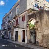 Casa semindipendente con garage a Giarre centro