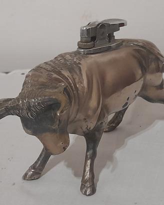 Accendino vintage a forma toro 1950