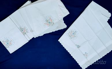 Lenzuola matrimoniali ricamate a mano
